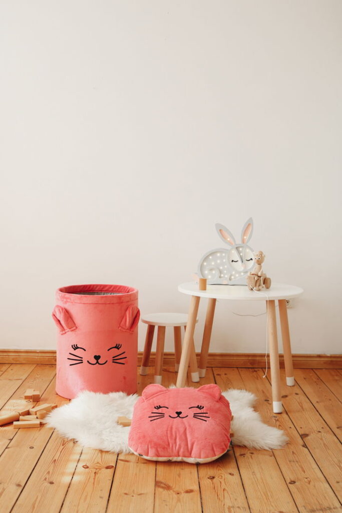 poduszka i kosz truskawkowy kotek