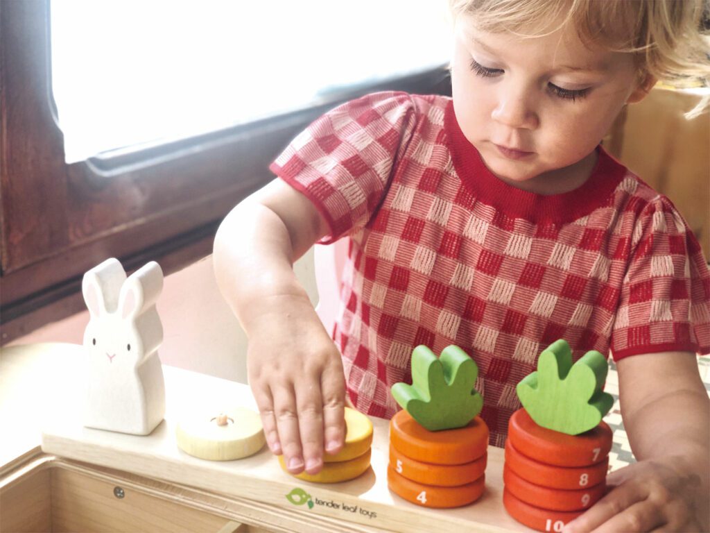 Królik i liczenie marchewek, drewniana zabawka - Tender Leaf Toys