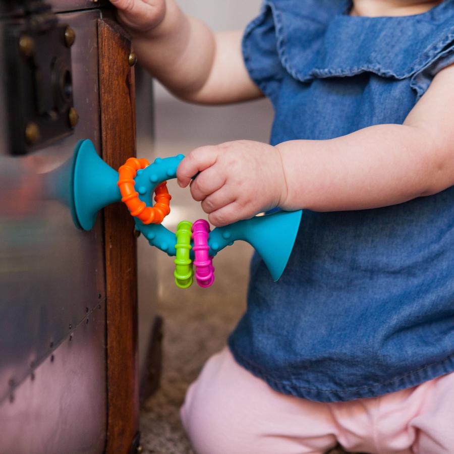 Sensoryczna przyssawka grzechotka dla dzieci - Fat Brain Toys
