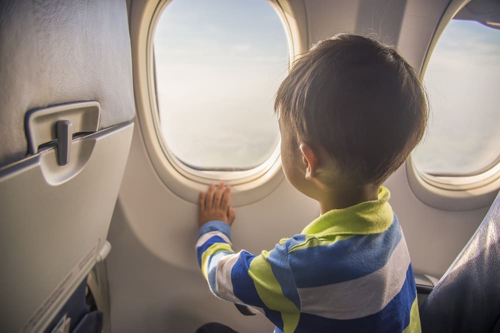 Podróż samolotem z dzieckiem – co zabrać ze sobą?