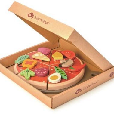 Drewniana pizza z dodatkami na rzepy od Tender Leaf Toys