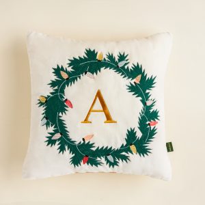 Świąteczna poduszka dekoracyjna Świąteczny Wieniec z monogramem – Kremowa