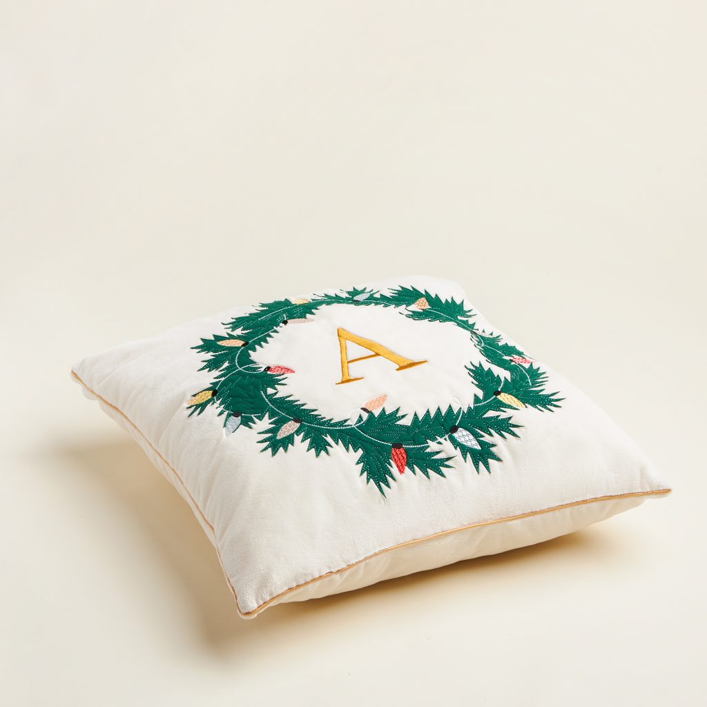 poduszka z monogramem biała z literą